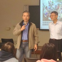 Prof. Lin Yuchuan introduces the speaker VP Cheng 