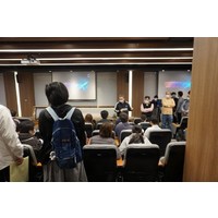 【活動主題】資訊應用學系系所特色展說明會 【活動地點】犇亞會議中心
【活動地址】105台北市松山區復興北路99號2樓
【活動日期】109年04月11日(六) 【活動時間】下午13:00-17:00
【活動流程】

	
		
			
			時間
			活動內容
			備註
		
		
			資訊系統與智慧應用組
			與
			網路與多媒體組
			13:00-13:15
			報到
			
		
		
			13:15-14:15
			 
			系所介紹(學系、分組、師資)
			大學生活分享(社團)                  交換/雙學位/3+2
			實習經驗分享
			在校生分享
			社團分享：
			吳冠儒 丁律云 李維誠
			交換分享：彭敬家
			實習分享：吳晏愷
			系友分享
			詹老師 資策會
			駱老師 系友
		
		
			14:15-14:45
			分組討論
			
		
		
			
			14:45-15:15
			休息時間
			進行消毒
		
		
			動畫與數位內容組
			與
			數位遊戲開發組
			15:15-15:30
			報到
			
		
		
			15:30-16:30
			系所介紹(學系、分組、師資)
			大學生活分享(社團)                  交換/雙學位/3+2
			實習經驗分享
			在校生分享
			社團分享：
			吳冠儒 丁律云 李維誠
			交換分享：彭敬家
			實習分享：吳晏愷
			系友分享
			詹老師 資策會
			駱老師 系友
		
		
			16:30-17:00
			分組討論
			
		
		
			
			17:00-
			賦歸
			
		
	

